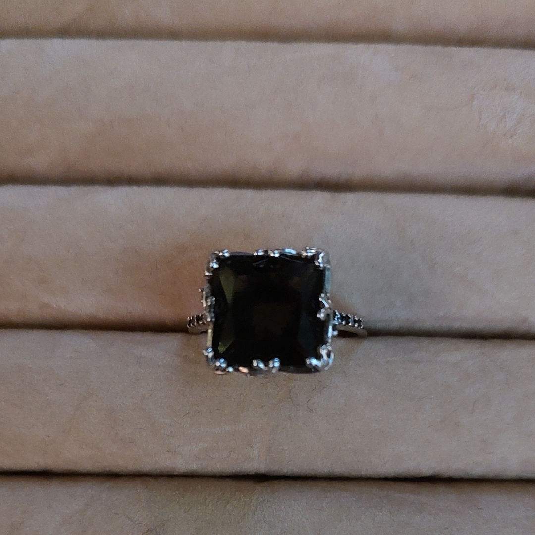 Fragrant Jewels Black Gem Silver Ring